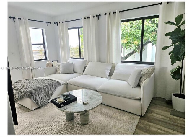 Foto del edificio - 3439 Percival Ave