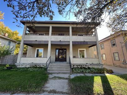 Building Photo - "Charming 2-Bedroom Minneapolis Retreat - Spacious 960 Sq. Ft. Home!"