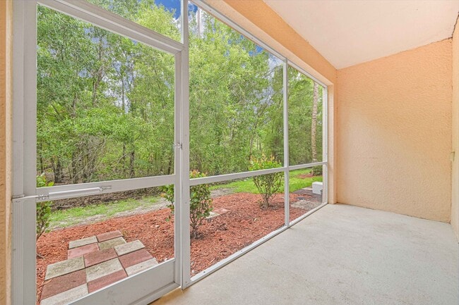 Building Photo - NOW AVAILABLE -  3 Bed Townhouse in Marbel...