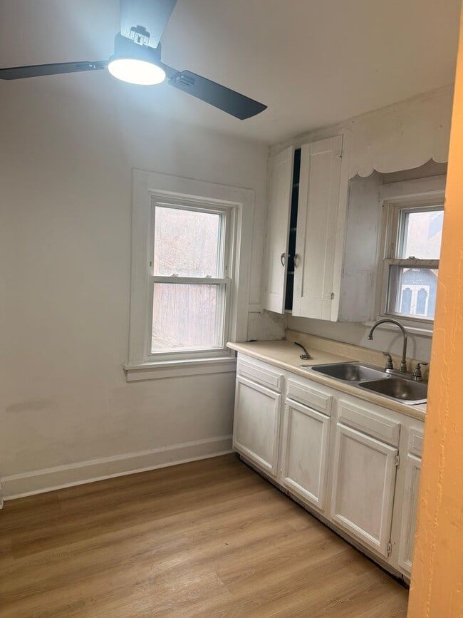 Building Photo - 891 E 131st St