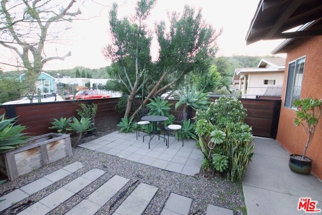 Foto del edificio - 2341 Meadowvale Ave