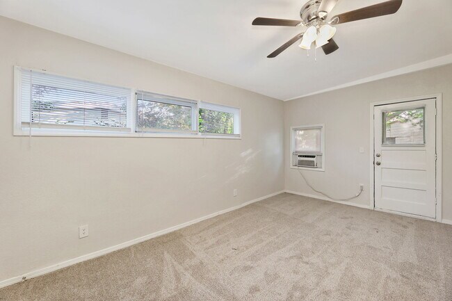 Building Photo - 6020 N East Park View St