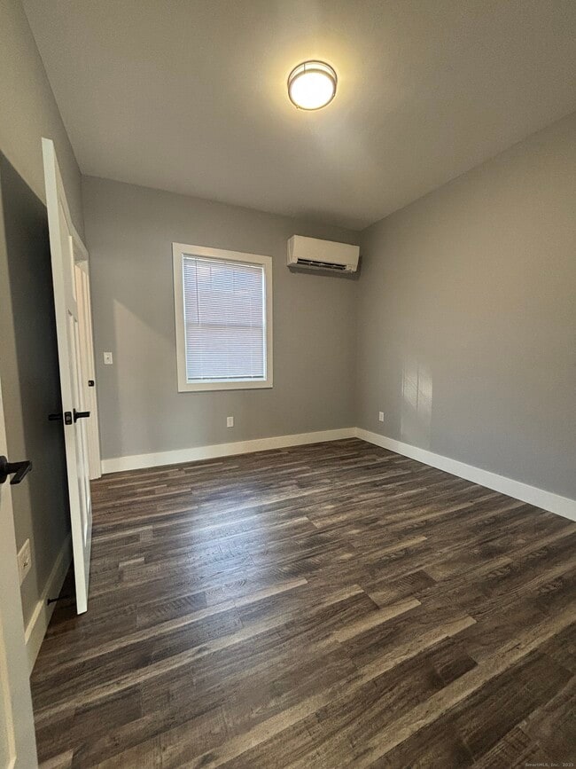 Foto del edificio - 303 Norwich-New London Turnpike