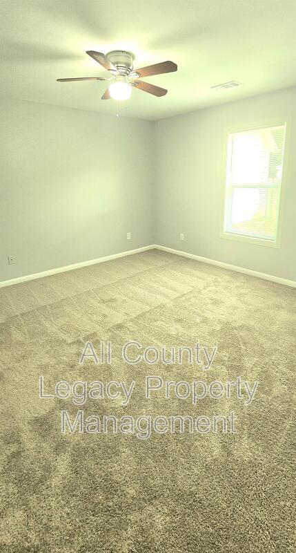 Foto del edificio - 700 Rosehip Ln
