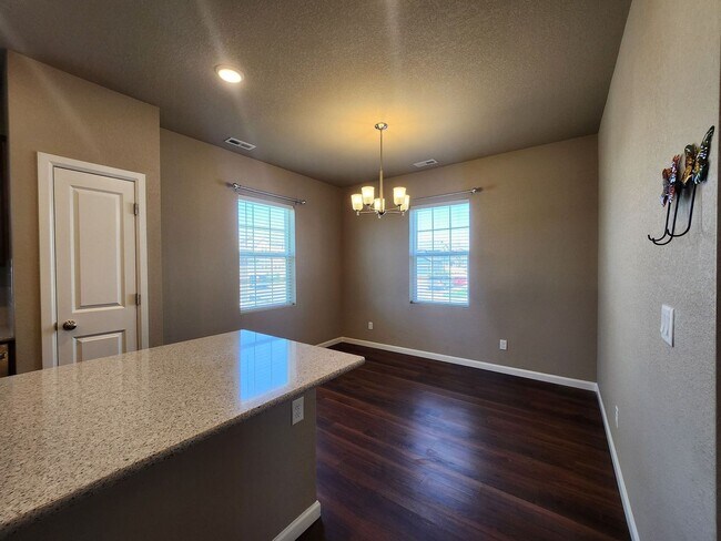 Foto del edificio - Modern Luxury Home for Rent in Desirable W...
