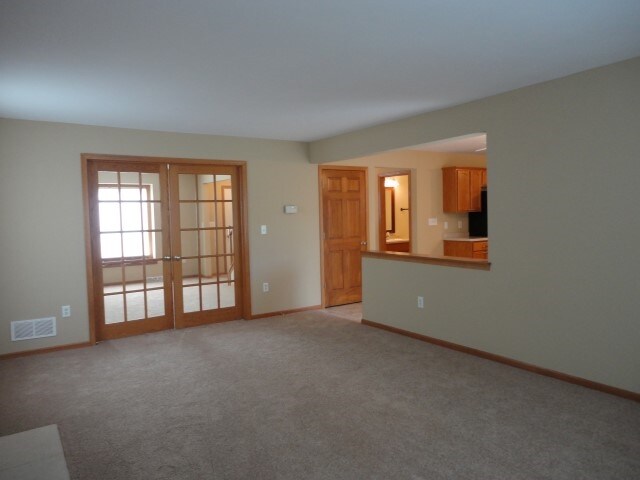 Building Photo - 402 Ponderosa Dr