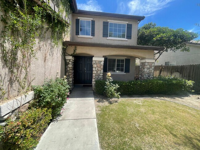 Foto del edificio - Amazing 5 Bedroom home off of Buena Vista & Panama Lane!