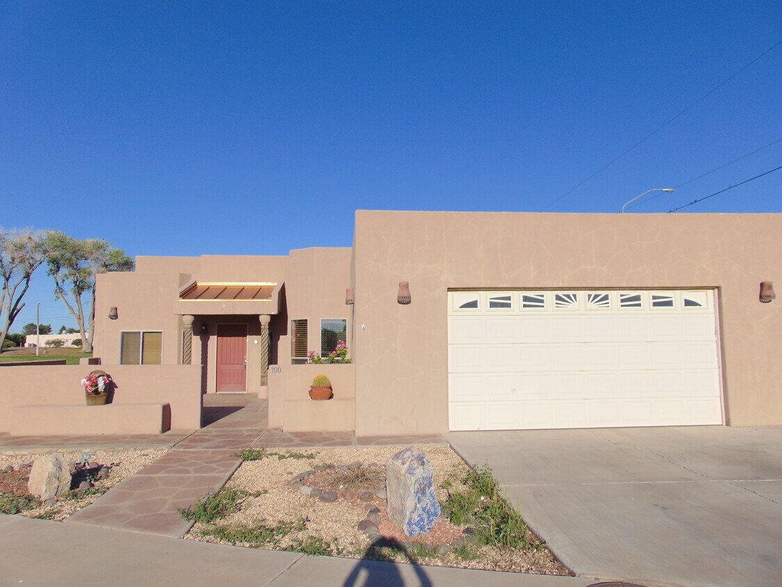 100 Golf Course Rd SE, Deming, NM 88030 House Rental in Deming, NM