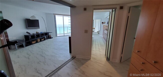 Foto del edificio - 16485 Collins Ave