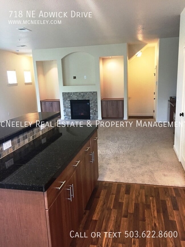 Building Photo - 718 NE Adwick Dr