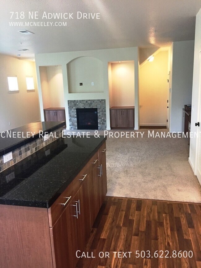 Foto del edificio - 718 NE Adwick Dr