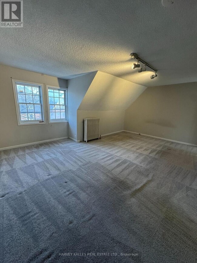 Building Photo - 676 Huron St