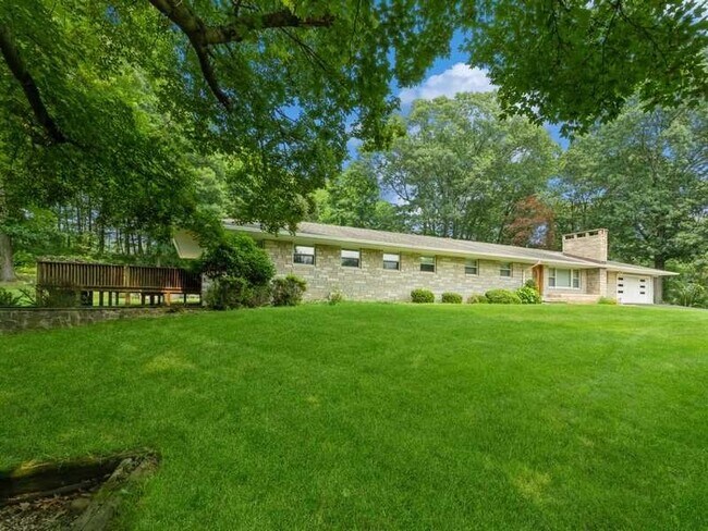 Building Photo - 21 Vail Rd