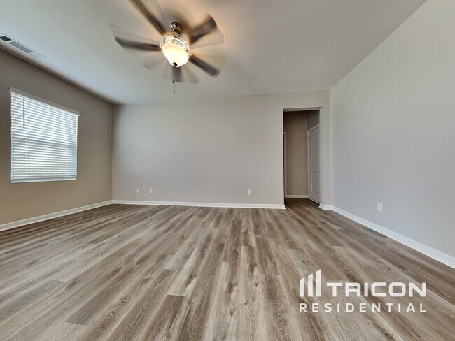 Foto del edificio - 353 Trail Winds Dr