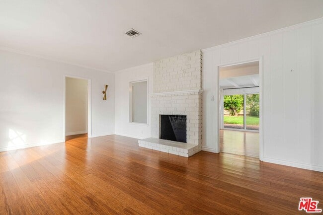 Building Photo - 574 N Almar Ave