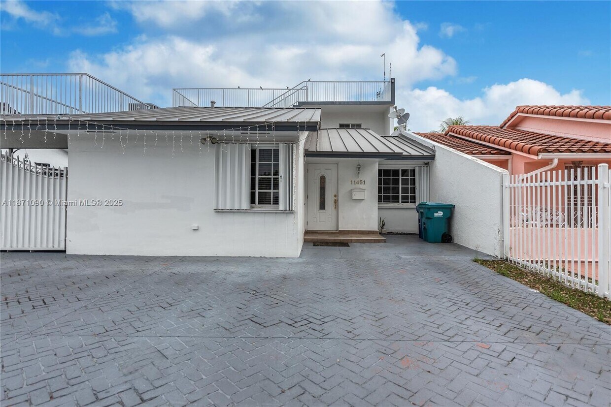 Foto principal - 11451 SW 5th St