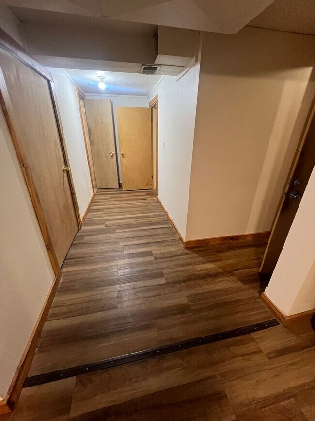 Foto del edificio - 20 W Melgaard Rd