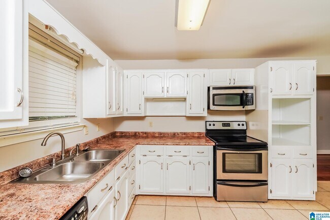 Building Photo - 202 Annetta Cir