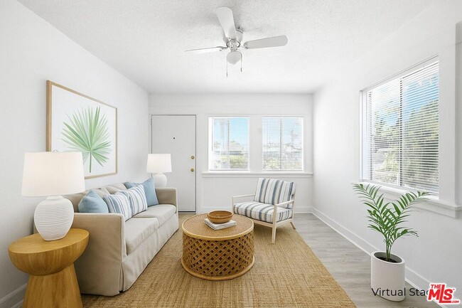 Building Photo - 3962 1/4 S Hobart Blvd