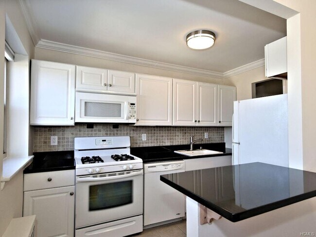 Building Photo - 244 Halstead Ave