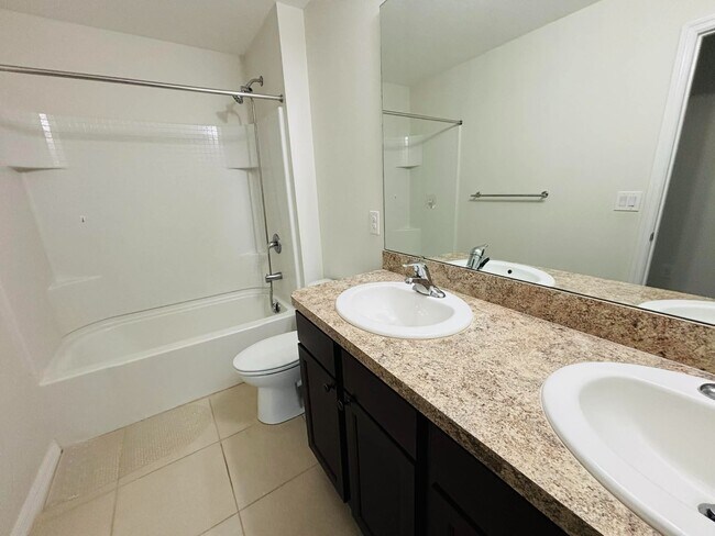 Building Photo - 110 San Carrara Ct