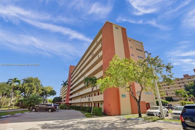 Foto del edificio - 1770 NE 191st St