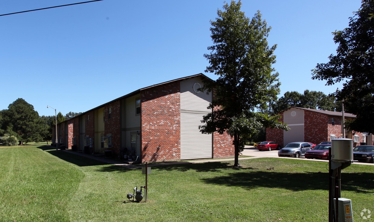 Building Photo - Willow Lake Apartments