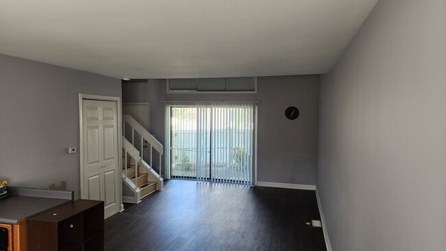 Building Photo - 502 Del Lago Dr