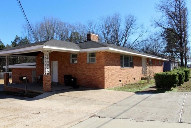 Foto del edificio - 905 Louisville St