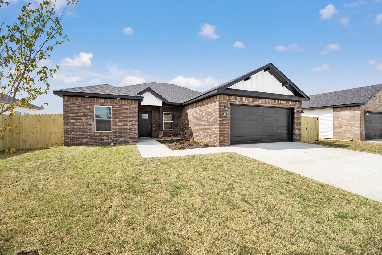 Foto principal - 311 Grove Ln