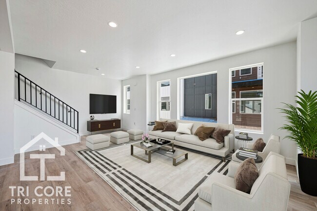Building Photo - 142 E Lavalle Ct