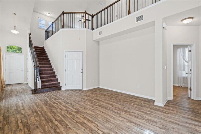 Building Photo - 9703 Sunny Swan Ct