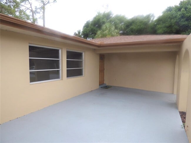 Foto del edificio - 22221 Little Falls Ave