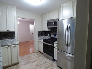 Building Photo - 47 Cornell Dr