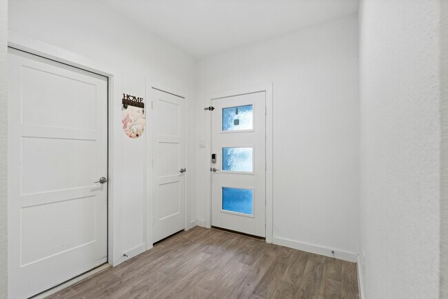 Foto del edificio - 14261 Wonder Lake Ln