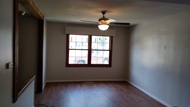 Sala de estar - 407 N Marshall St