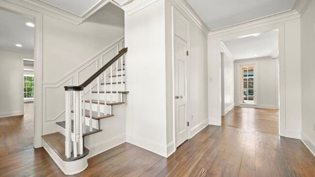 Building Photo - Grand 5BR Oasis with Courtyard & Outdoor K...