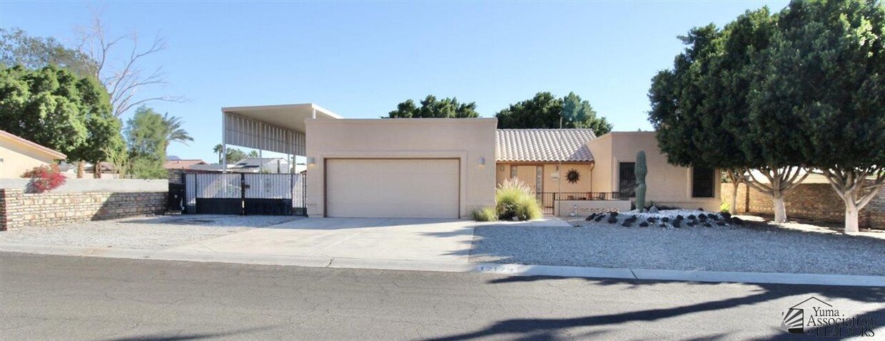 Primary Photo - 12179 E Via Loma Vista