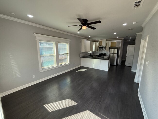 Foto del edificio - 3-bed, 2-bath built in 2022!