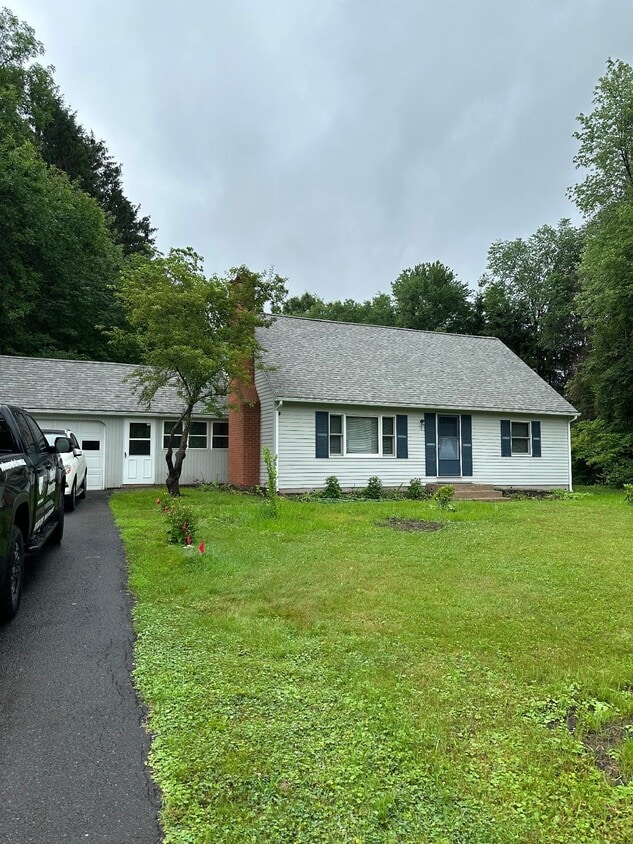 Photo - 9 Applewood Ln (Amherst, MA)