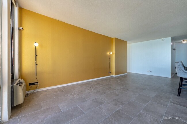 Foto del edificio - 6700 S South Shore Dr