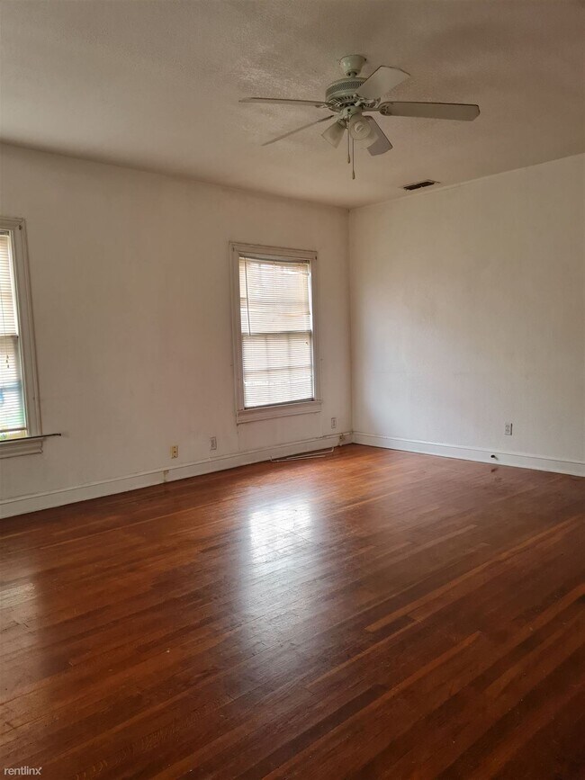 2 br, 2 bath House 1106 E Van Buren Ave House Rental in Harlingen