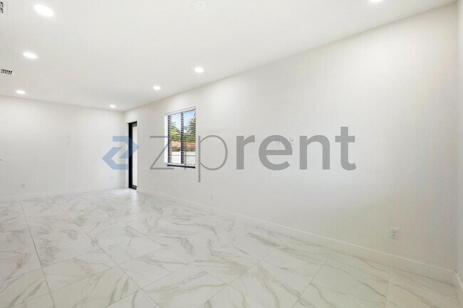 Foto del edificio - Unit B