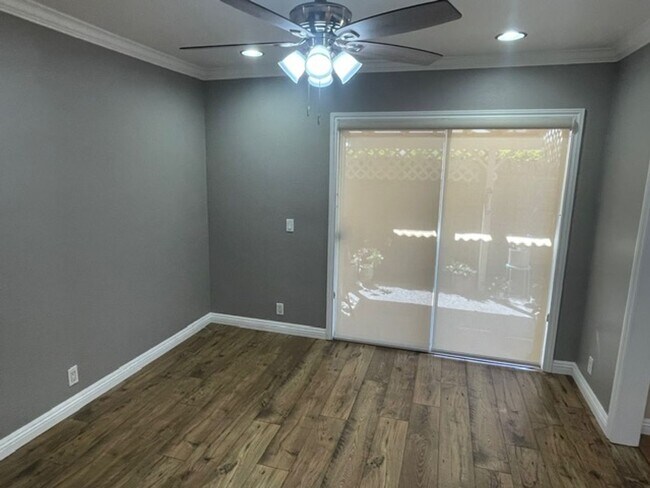 Building Photo - Beautifully Upgraded 2 Bedroom Condominium...