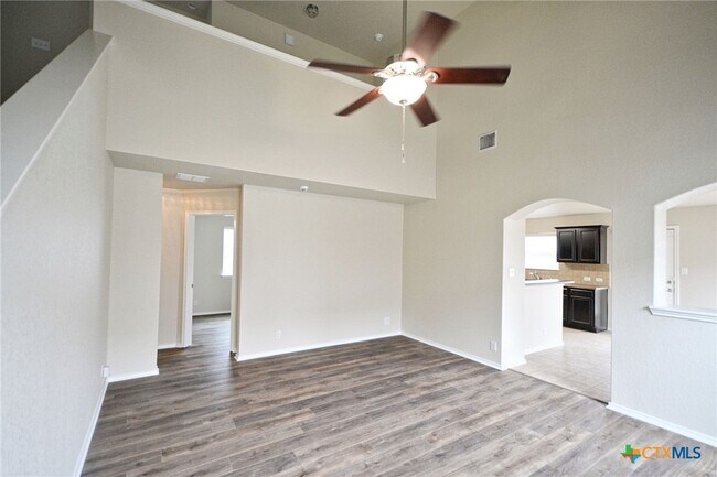 Building Photo - 2121 Sinclair Dr