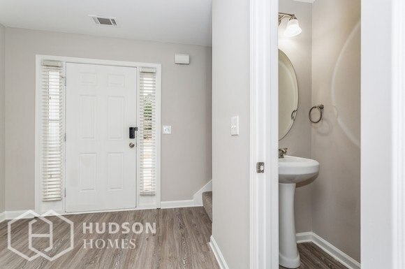 Foto del edificio - NOW AVAILABLE! - 5802 Castlebrook Dr, Doug...