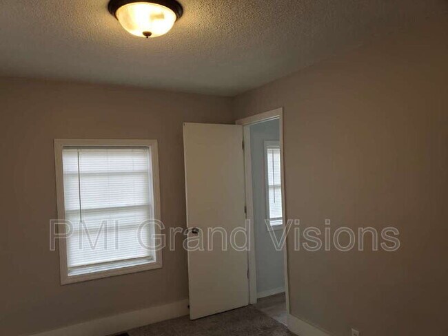 Foto del edificio - 1437 E Garfield Ave