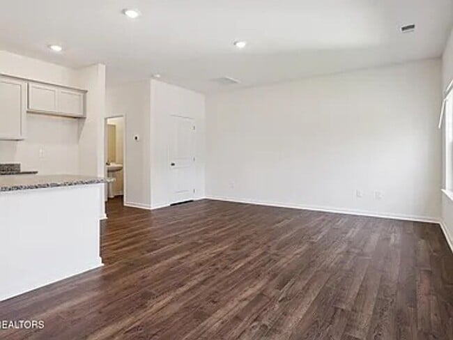 Building Photo - KODAK LOCATION! Lots of Amenities!!