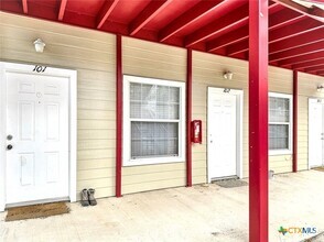 Building Photo - 412 Burleson St