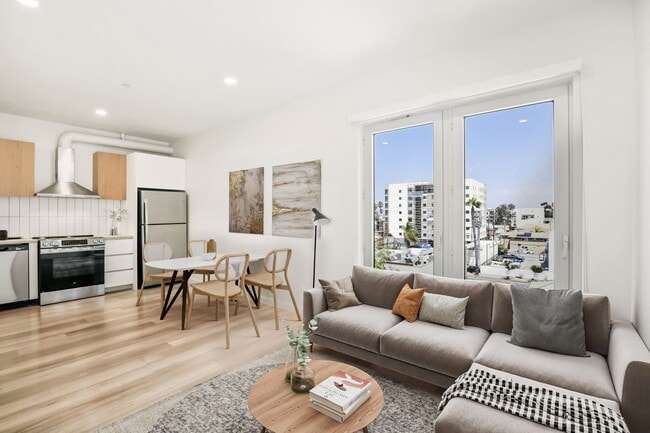 Interior Photo - 8th and U